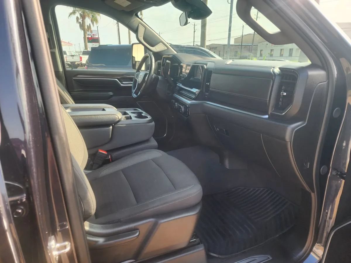 Used 2024 Chevrolet Silverado 2500 LT AWD/4WD image 11