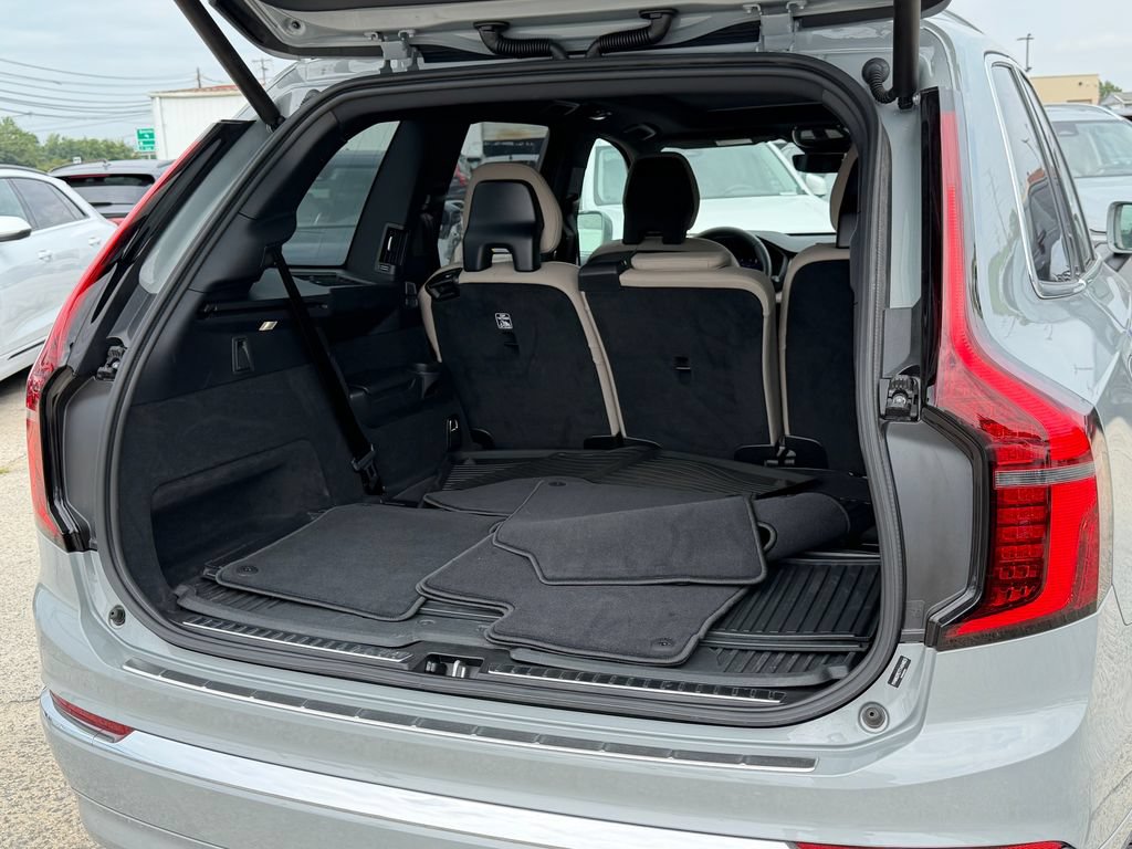 New 2026 Volvo XC90 B6 Plus w/ Protection Package Premier AWD/4WD image 13