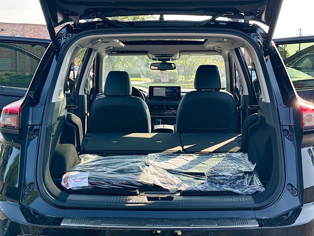 New 2026 Nissan Rogue Platinum image 7