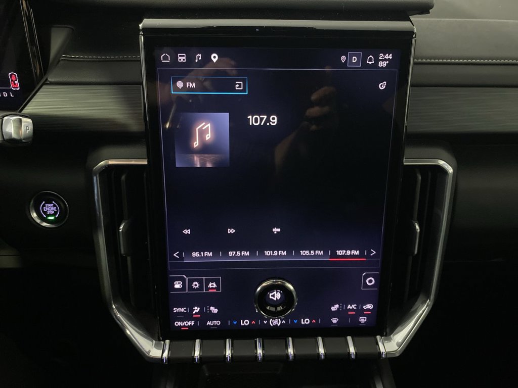 Used 2026 GMC Acadia Elevation w/ Elevation Premium Package FWD image 12