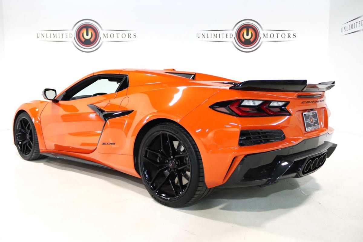Used 2025 Chevrolet Corvette Z06 RWD image 3