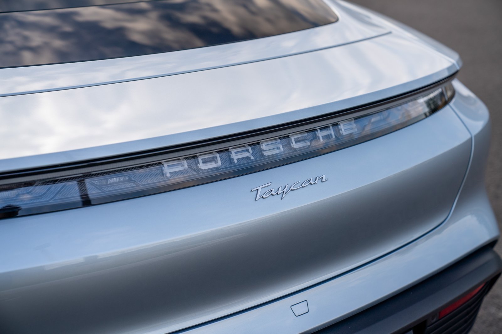 Certified 2025 Porsche Taycan AWD/4WD image 30