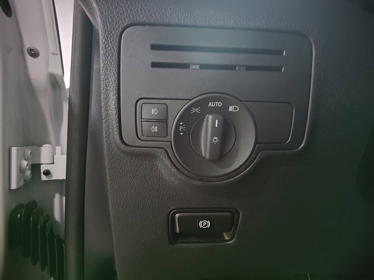Used 2022 Mercedes-Benz Metris image 21
