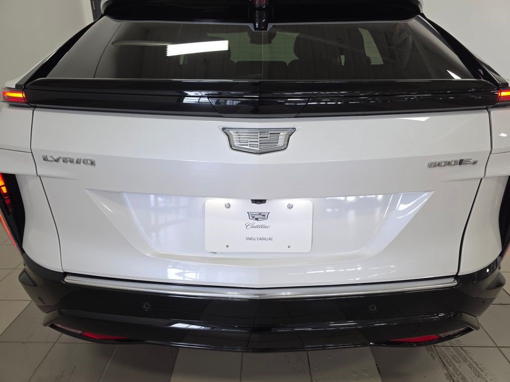 Certified 2024 Cadillac Lyriq Tech w/ Driver Assist Package AWD/4WD image 19