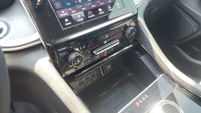 Used 2023 Jeep Grand Cherokee Laredo w/ Luxury Tech Group I AWD/4WD image 14