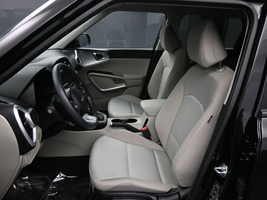 Certified 2025 Kia Soul LX w/ LX Technology Package image 18
