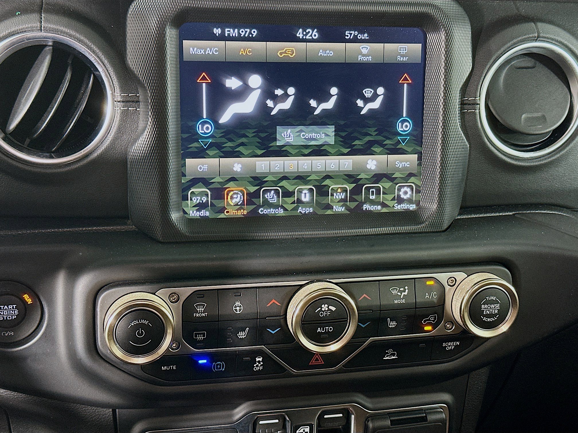 Used 2023 Jeep Wrangler Unlimited Sahara w/ Cold Weather Group AWD/4WD image 23