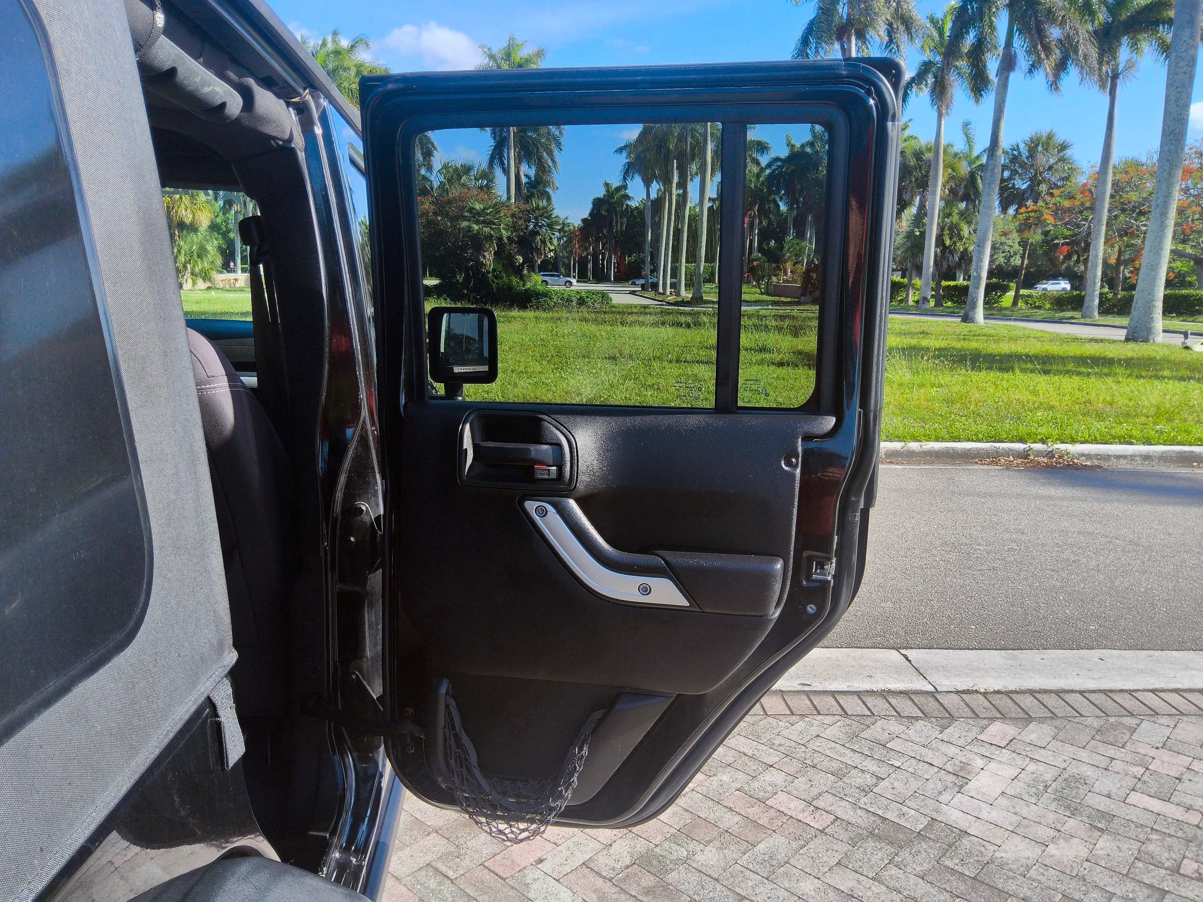 Used 2014 Jeep Wrangler Unlimited Rubicon w/ Connectivity Group AWD/4WD image 32