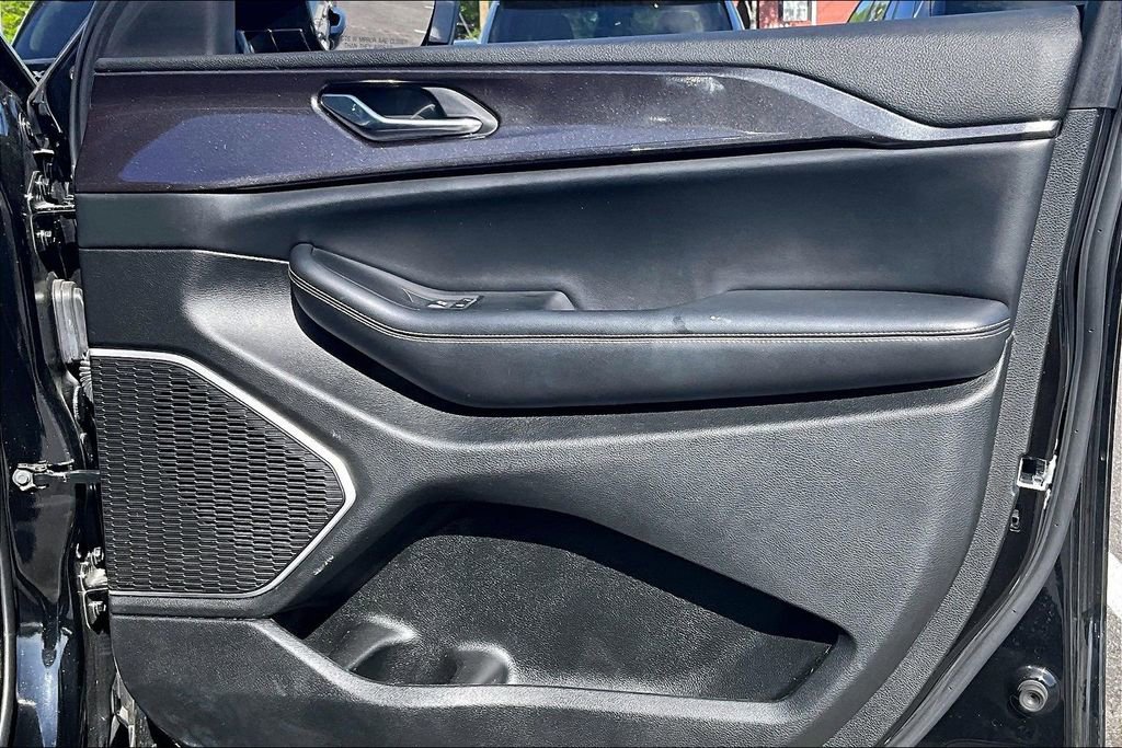 Used 2022 Jeep Grand Cherokee Altitude RWD image 28