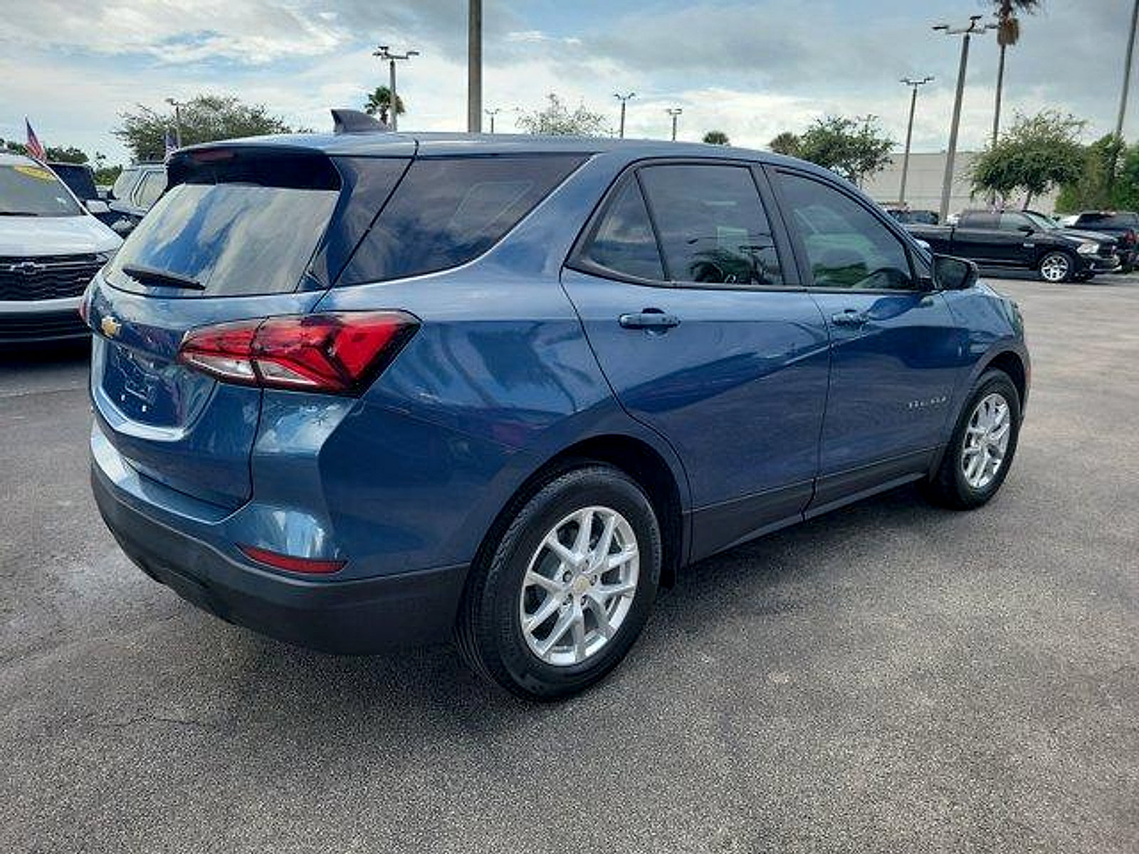Used 2024 Chevrolet Equinox LS FWD image 7