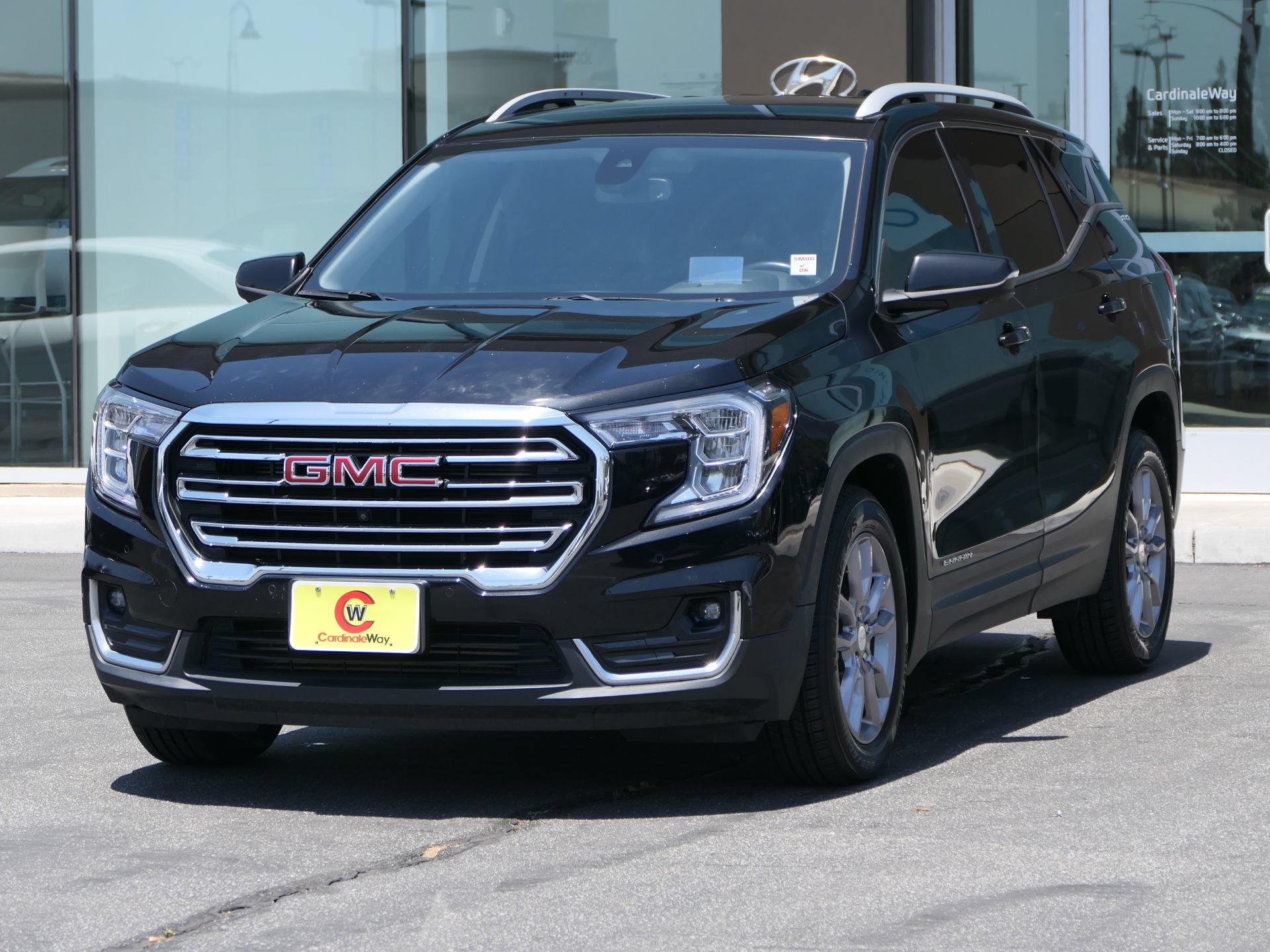 Used 2022 GMC Terrain SLT w/ Tech Package FWD image 7