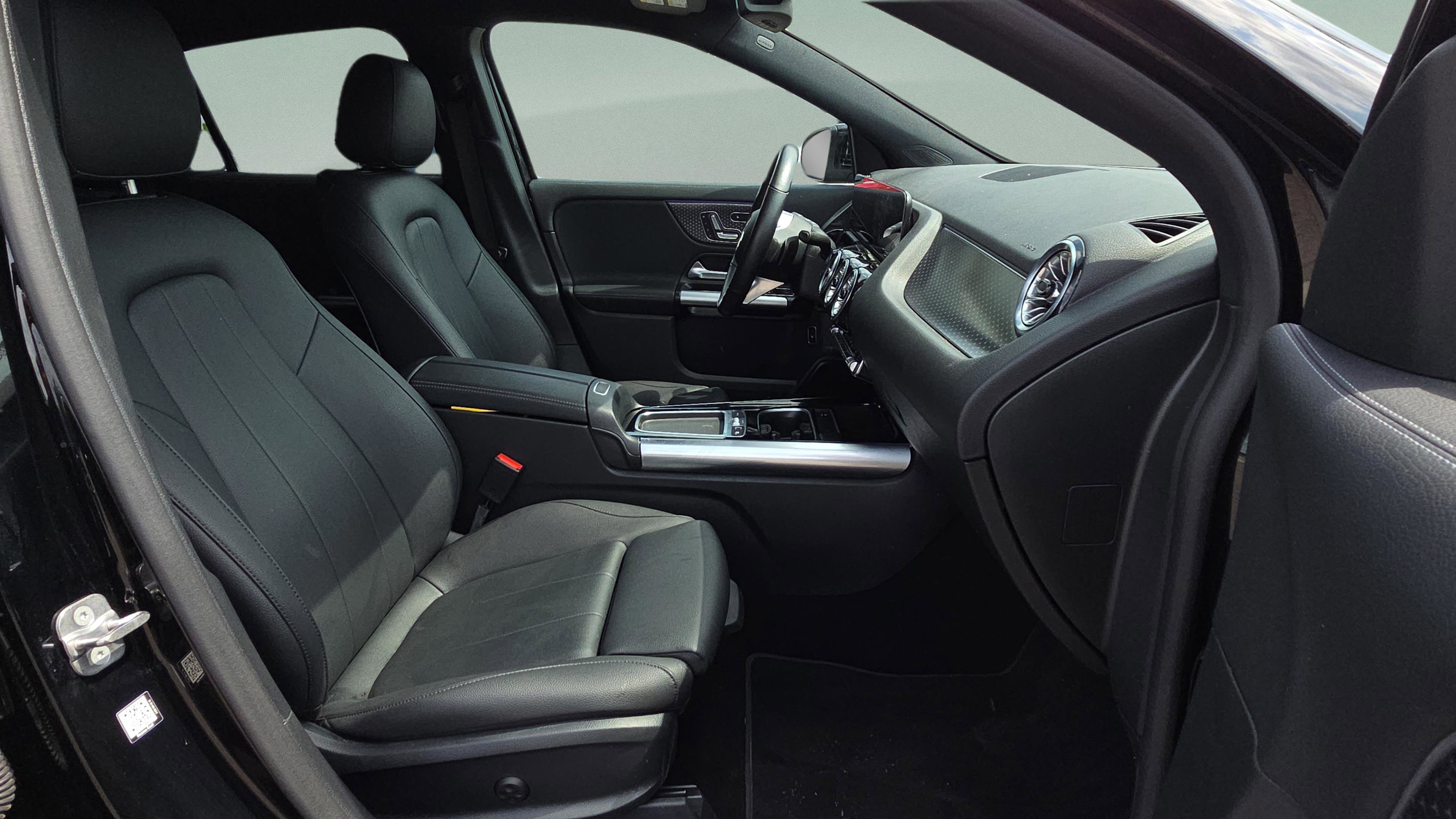 Used 2025 Mercedes-Benz GLA 250 4MATIC image 19