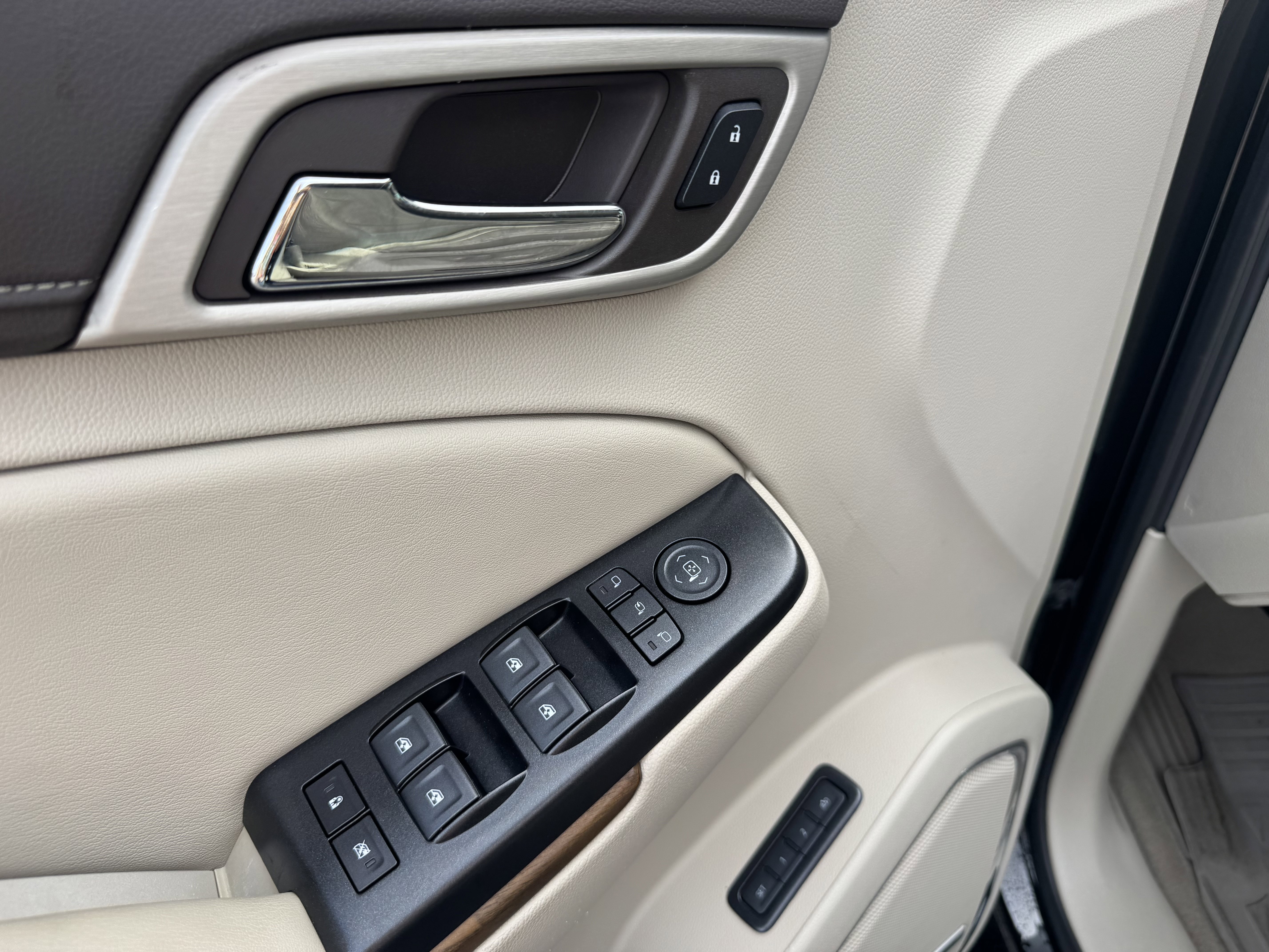 Used 2020 GMC Yukon Denali w/ Open Road Package RWD image 11