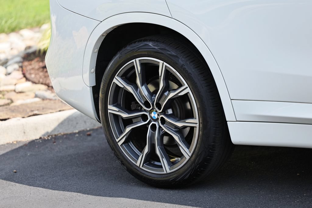 Used 2021 BMW X1 xDrive28i w/ M Sport Package AWD/4WD image 6