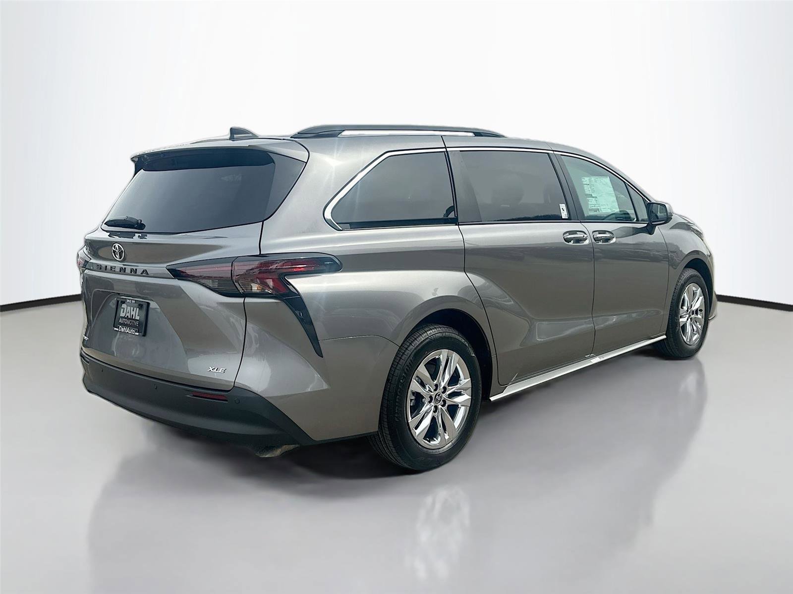 New 2026 Toyota Sienna XLE image 13