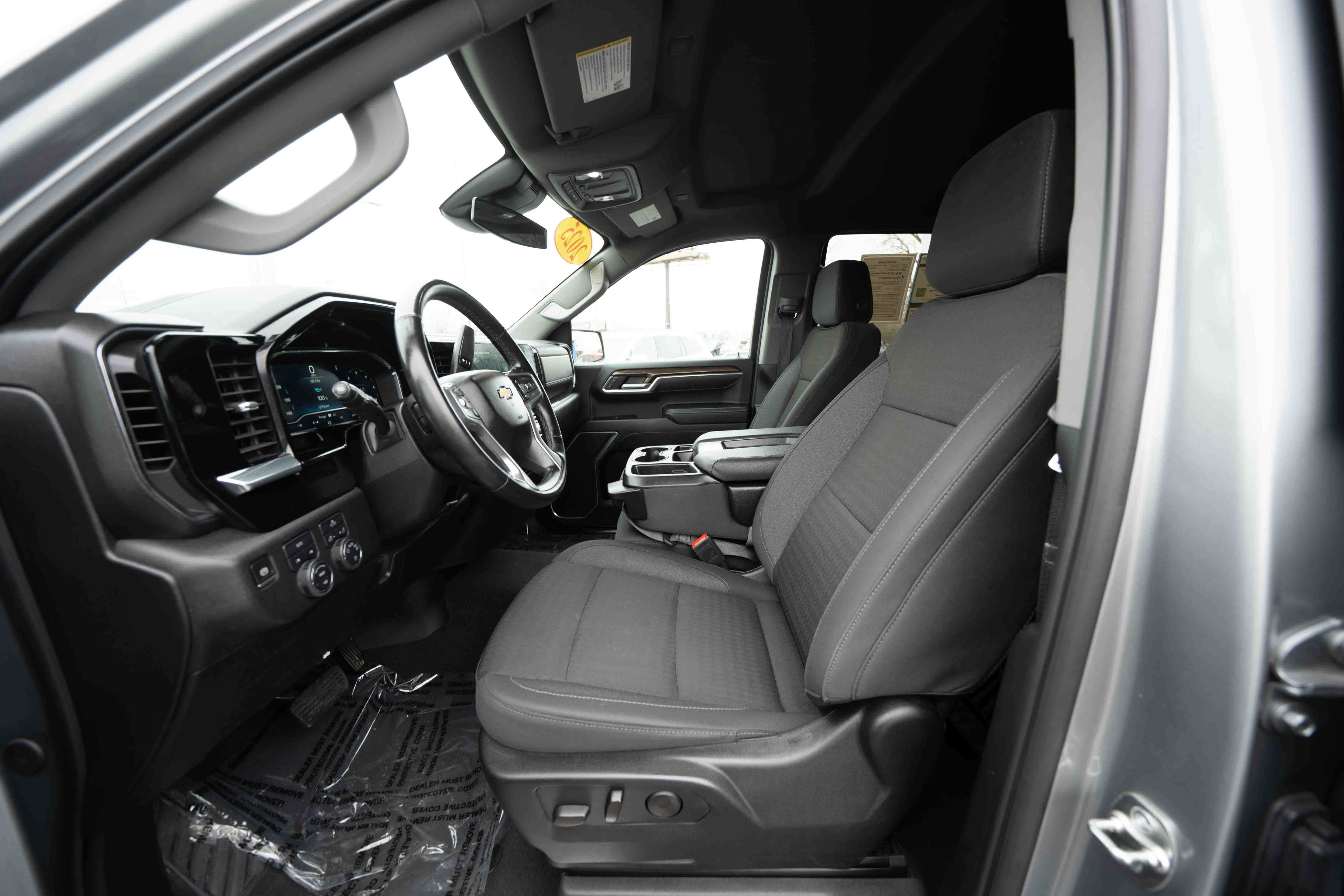 Used 2025 Chevrolet Silverado 1500 LT image 9