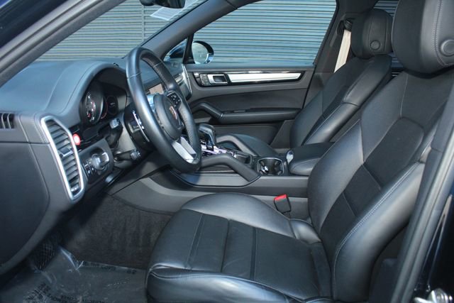 Certified 2023 Porsche Cayenne Platinum Edition w/ Assistance Package image 5