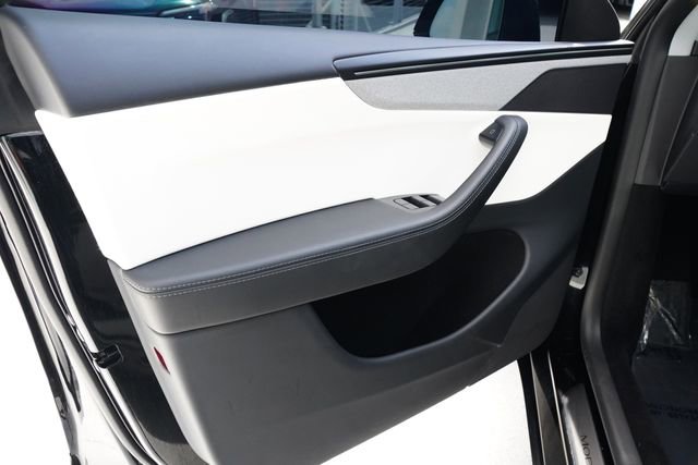 Used 2026 Tesla Model Y 2WD image 33