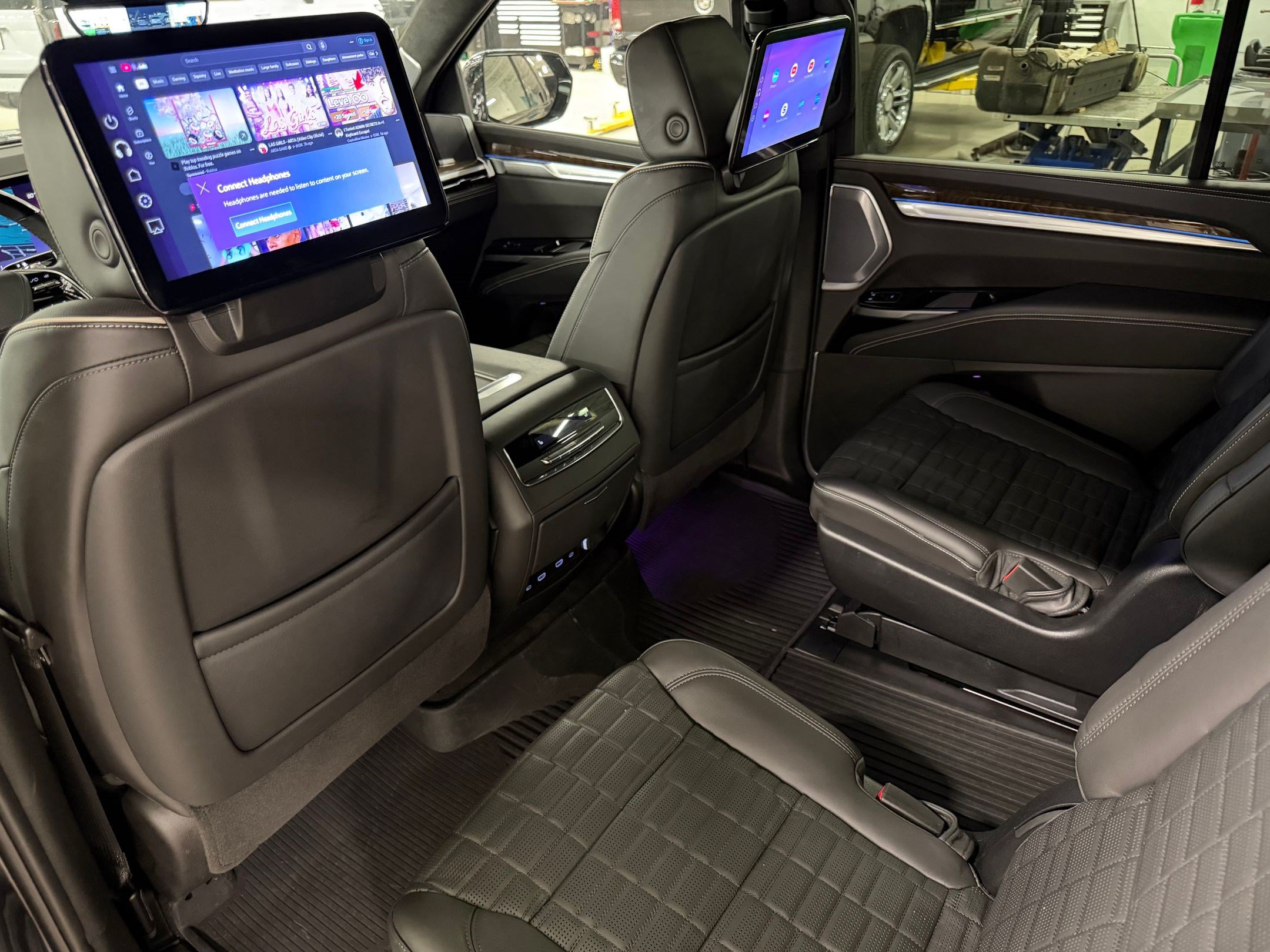 Certified 2025 Cadillac Escalade Sport Platinum w/ LPO, ONYX Package AWD/4WD image 30