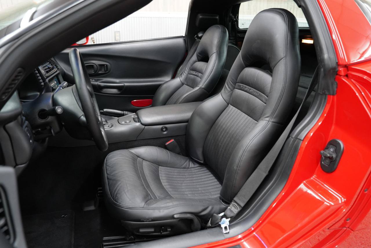 Used 2003 Chevrolet Corvette Coupe w/ Preferred Equipment Group RWD image 26