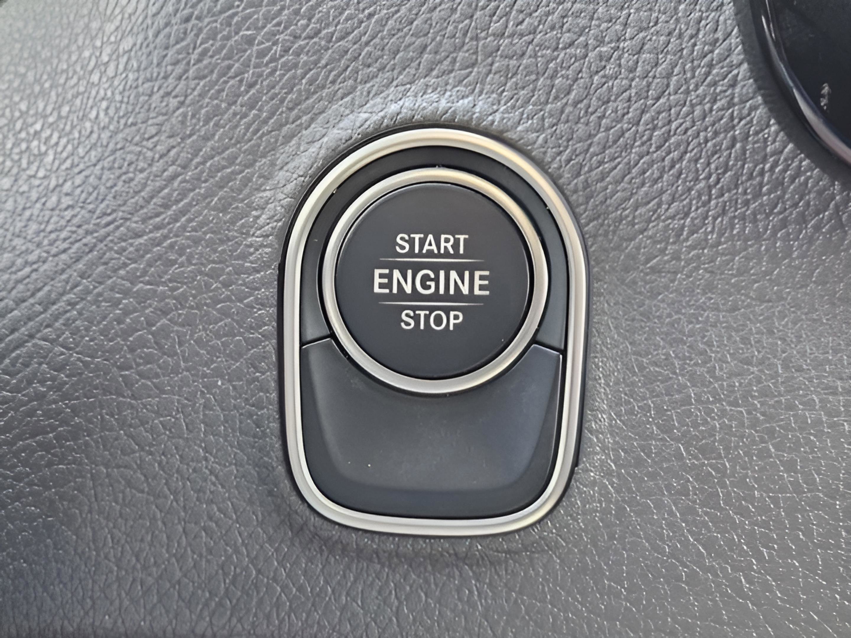 Used 2023 Mercedes-Benz Sprinter 144 Cargo image 15