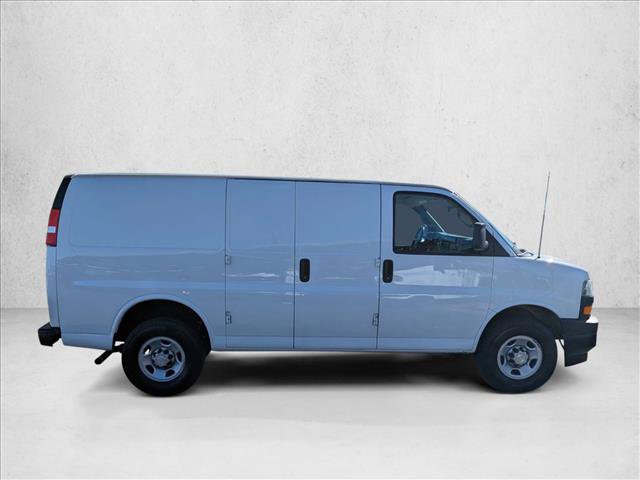 Used 2022 Chevrolet Express 3500 w/ Driver Convenience Package image 4