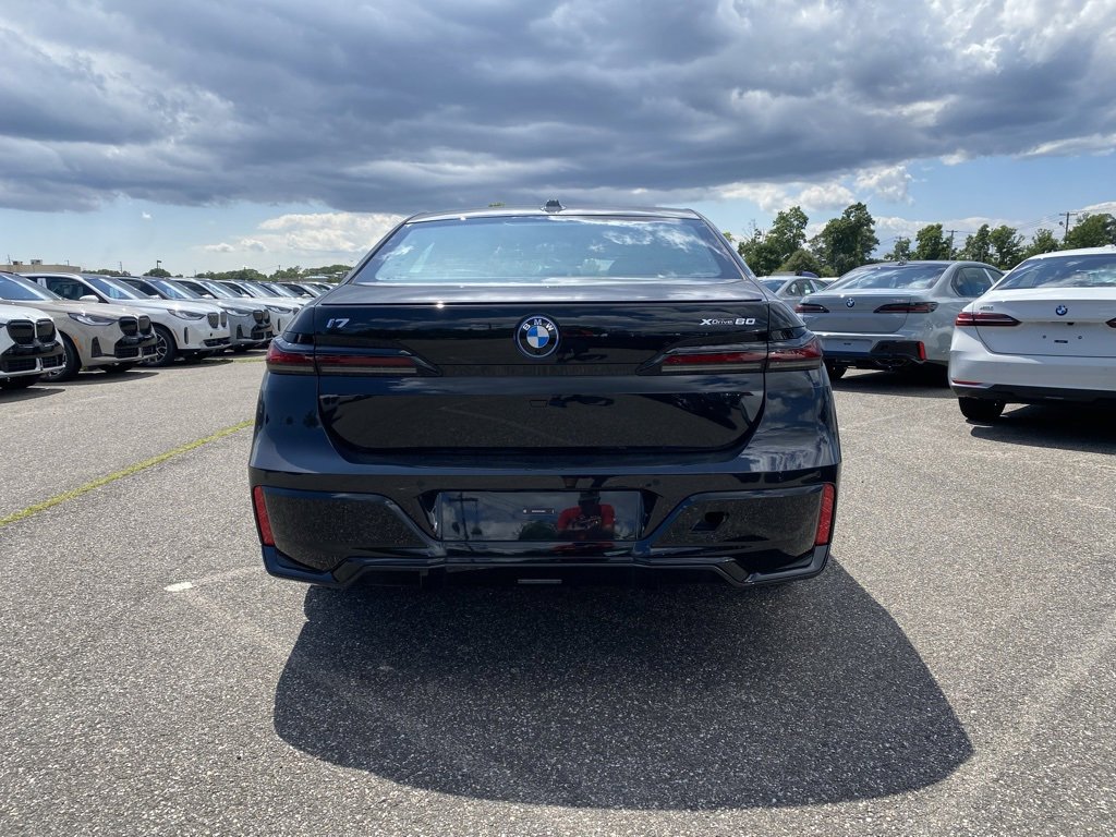 New 2025 BMW i7 xDrive60 image 3