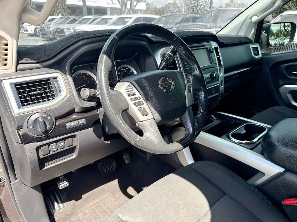 Used 2019 Nissan Titan SV w/ SV Convenience Package AWD/4WD image 10
