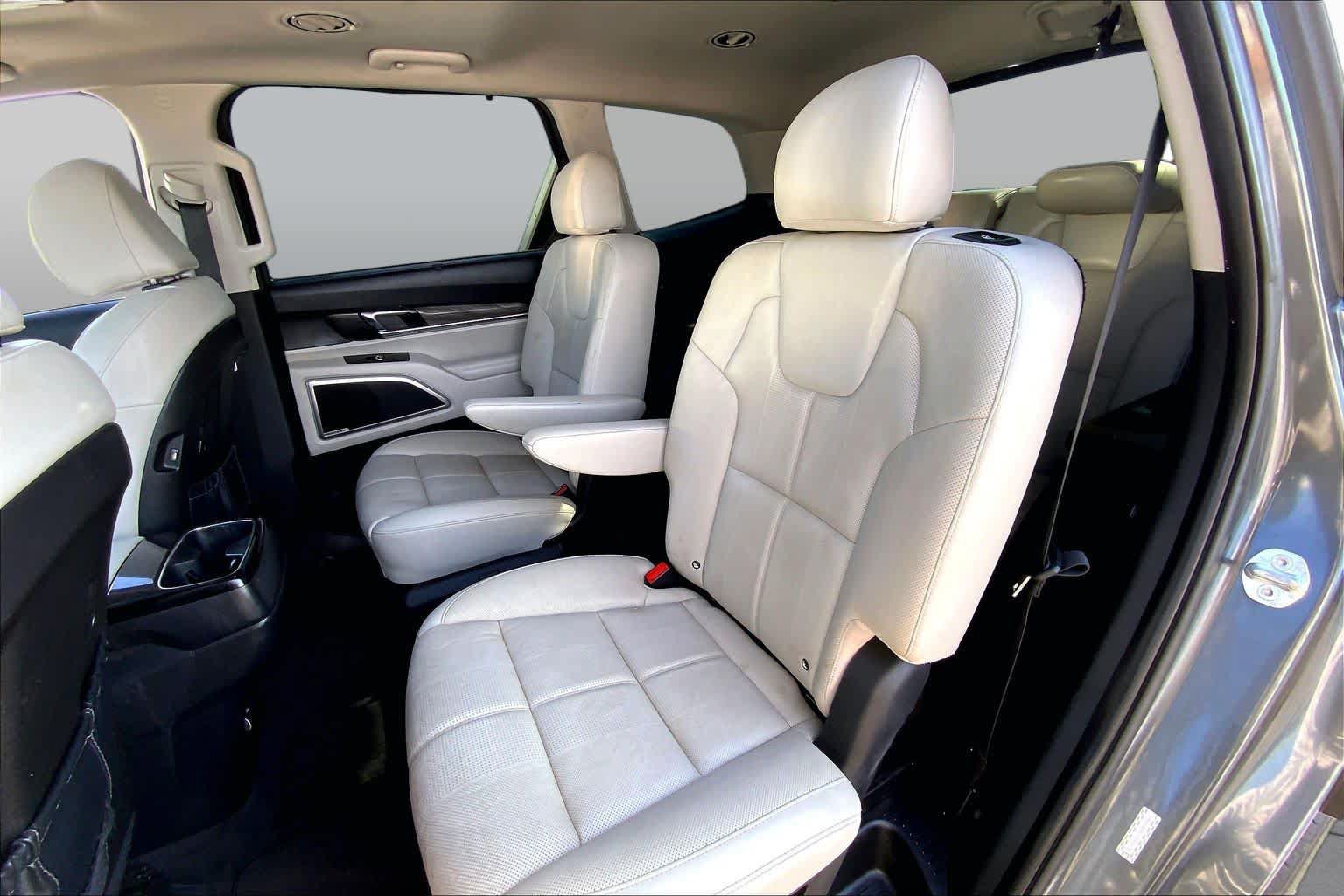 Used 2022 Kia Telluride EX w/ EX Premium Package FWD image 18