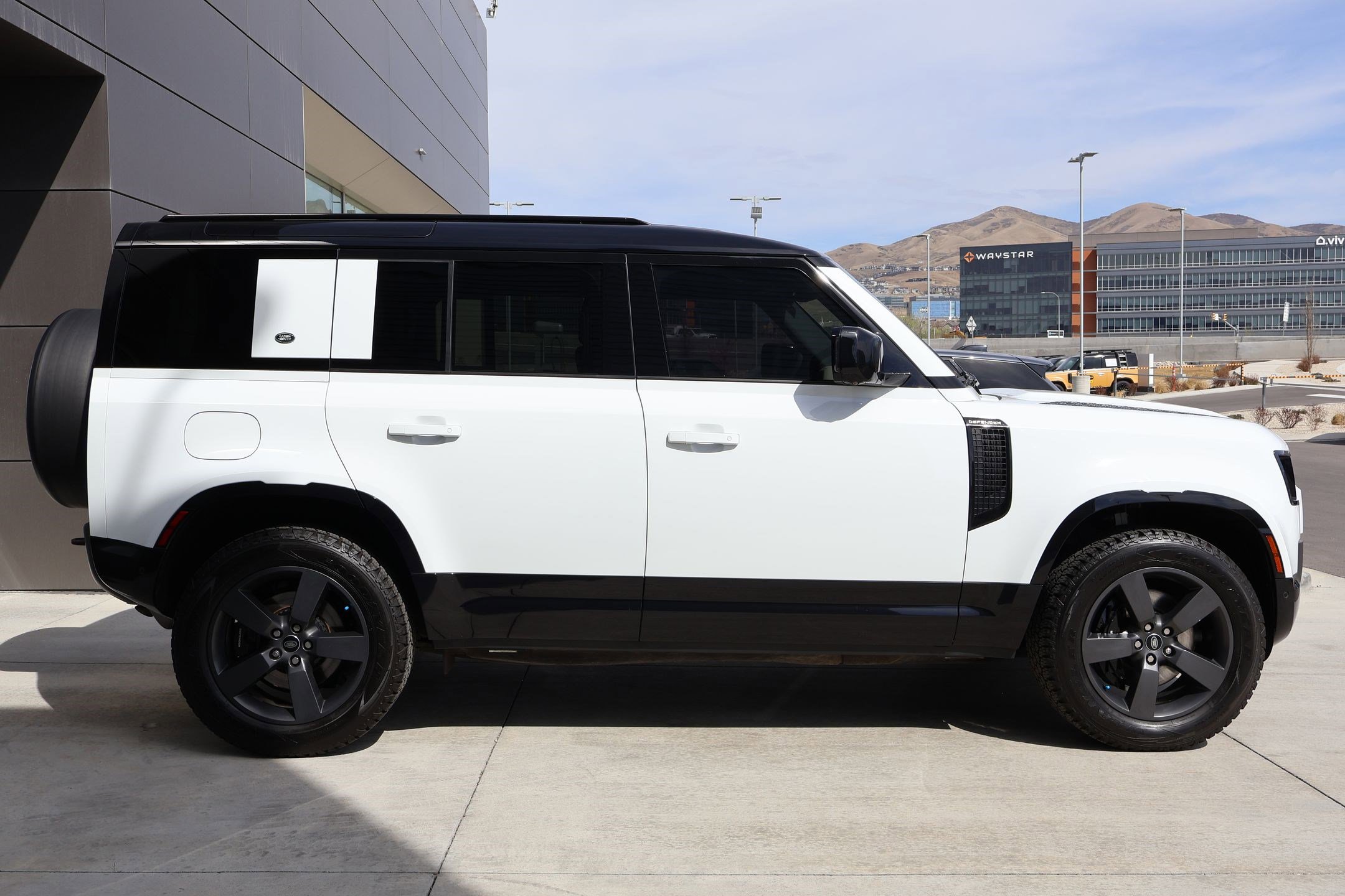 Certified 2023 Land Rover Defender 110 X-Dynamic SE image 5