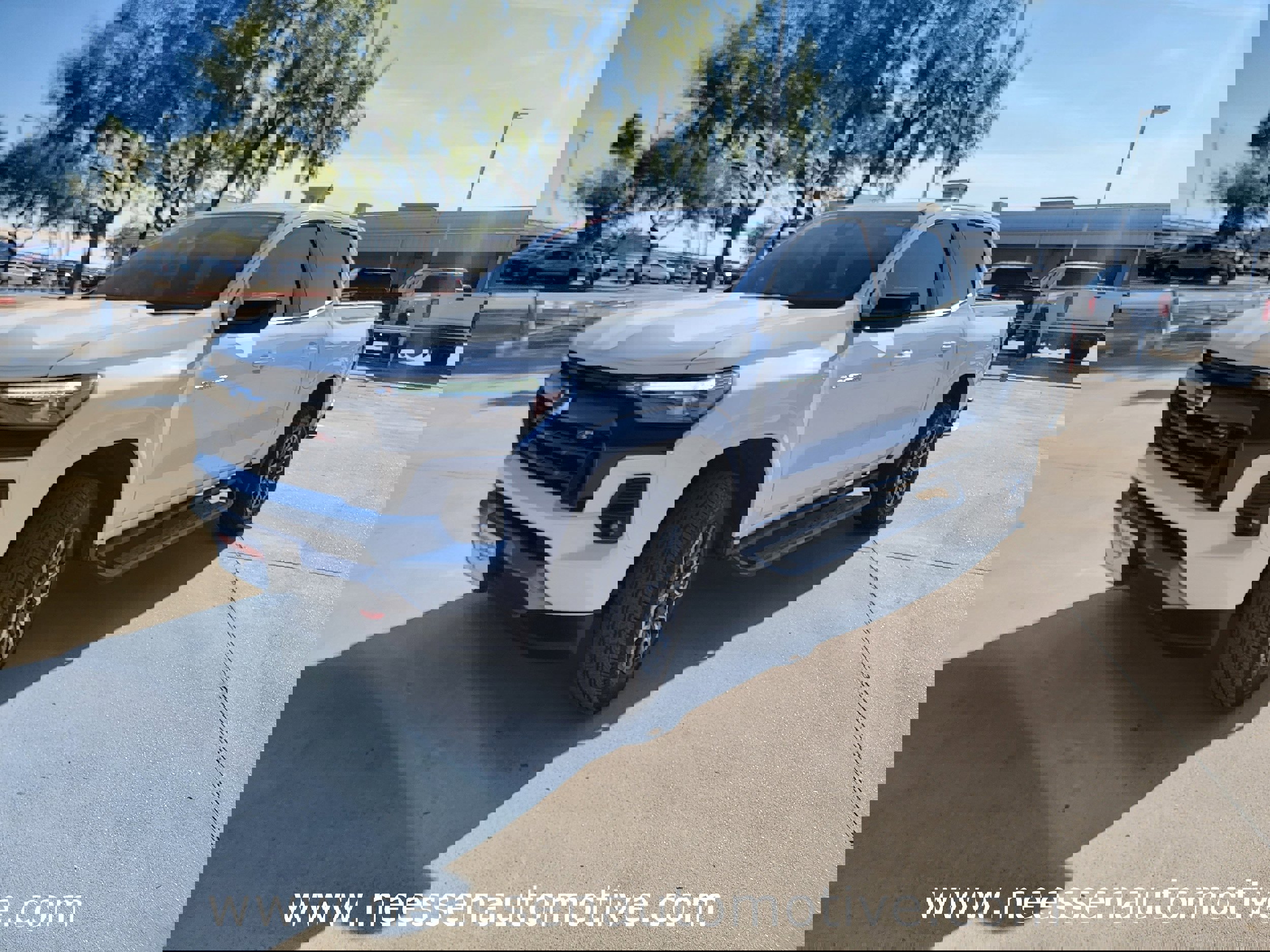 Used 2024 Chevrolet Colorado Z71 w/ Z71 Convenience Package 2 image 3