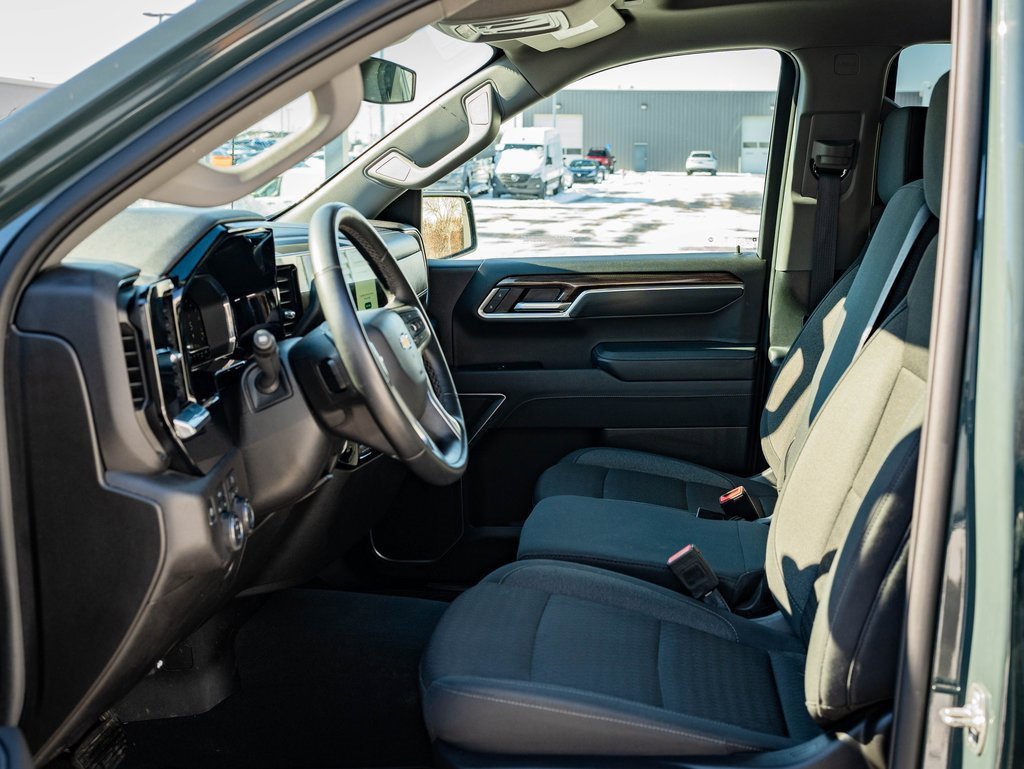 Used 2025 Chevrolet Silverado 1500 LT image 21