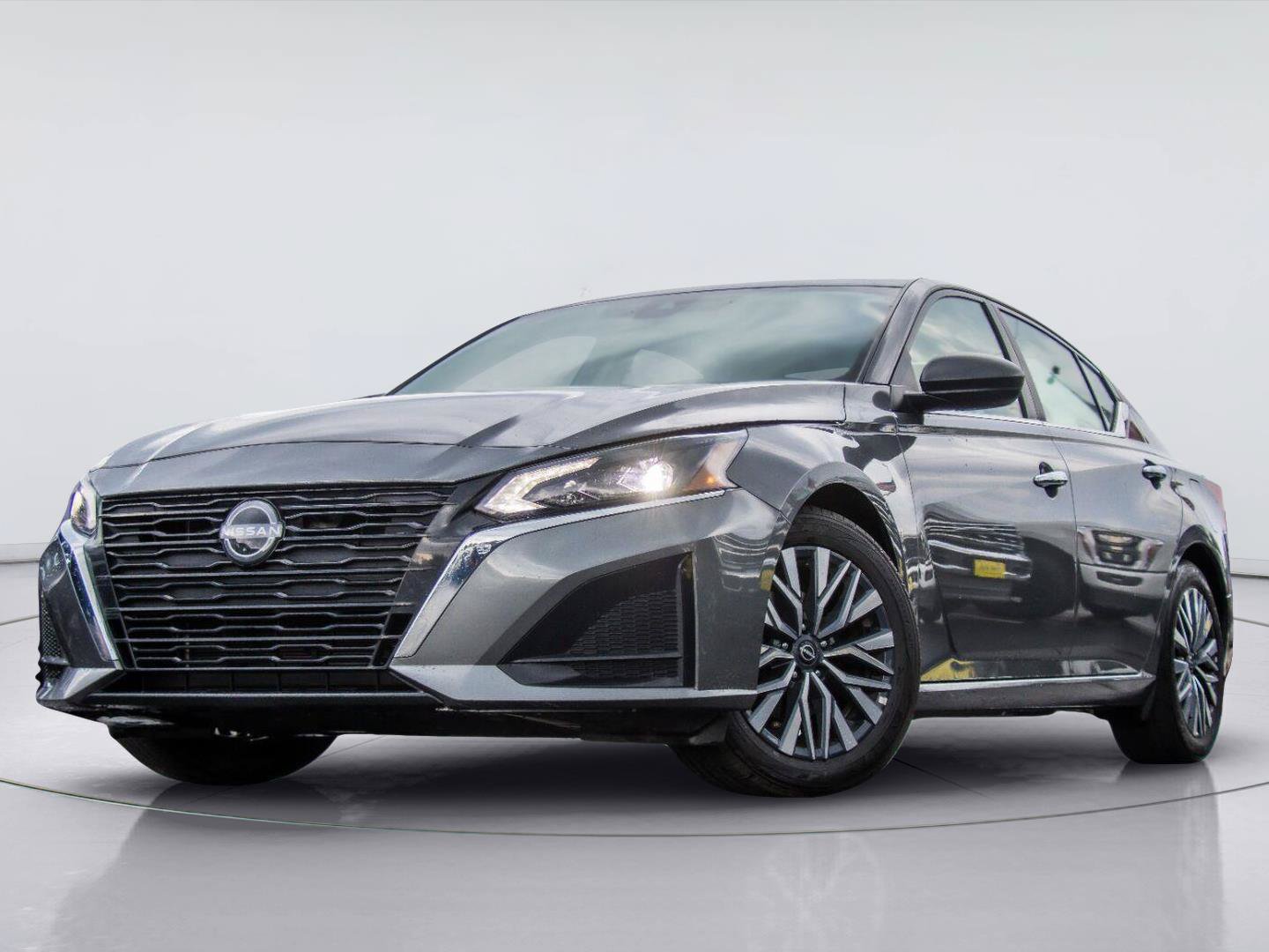 Used 2025 Nissan Altima 2.5 SV FWD image 1