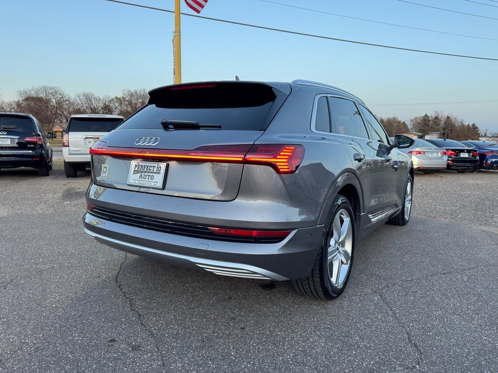 Used 2019 Audi e-tron Premium Plus image 5