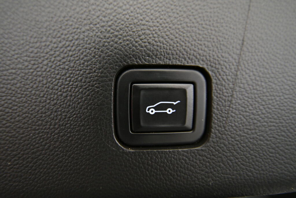 Used 2020 Chevrolet Traverse LT image 23