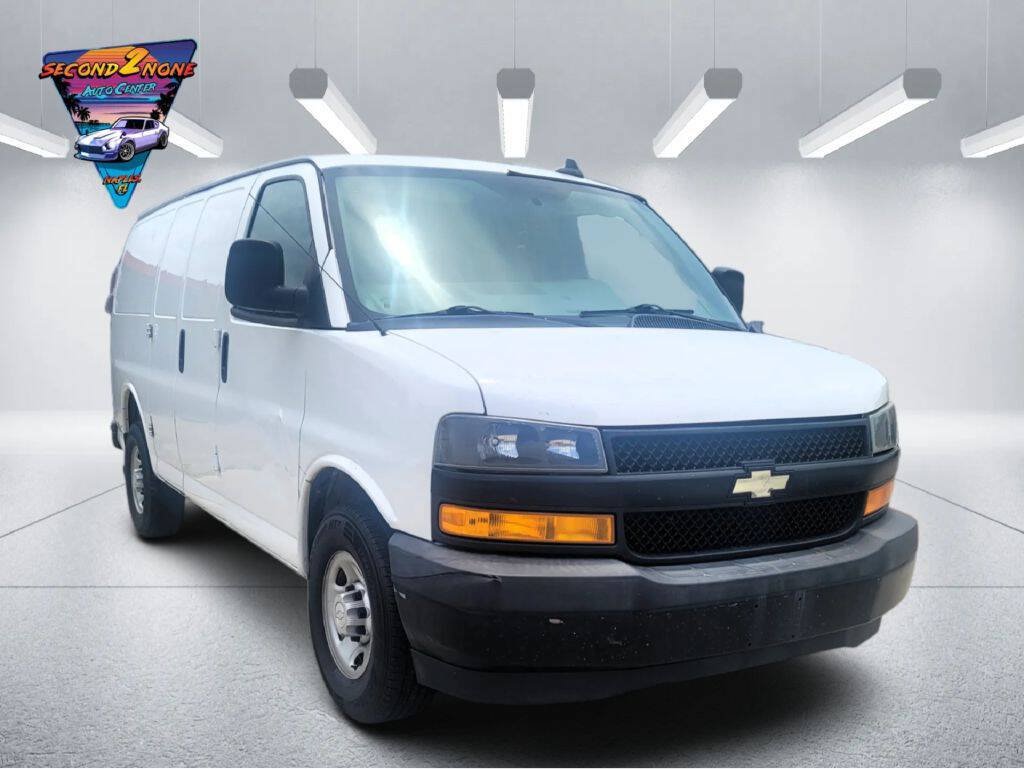 Used 2018 Chevrolet Express 2500 RWD image 3