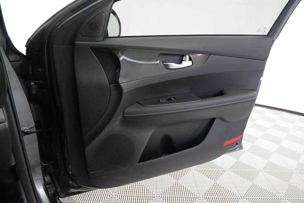 Used 2024 Kia Forte GT-Line w/ GT-Line Premium Package image 21