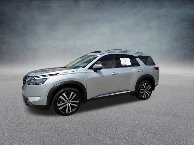 Used 2025 Nissan Pathfinder Platinum w/ Cargo Package AWD/4WD image 15
