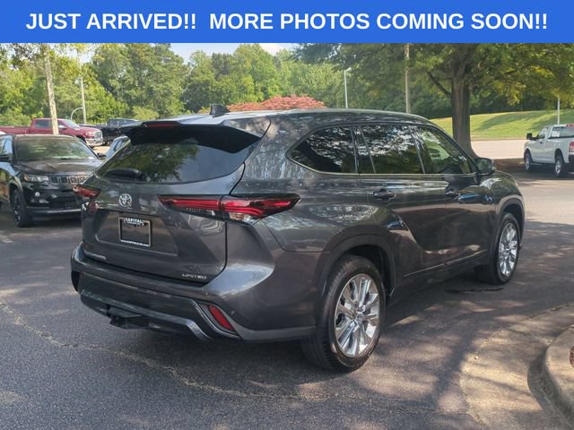 Used 2025 Toyota Highlander Limited FWD image 5