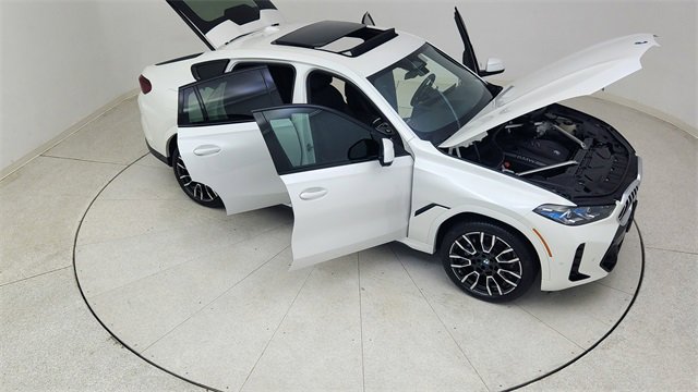 Used 2024 BMW X6 xDrive40i w/ Premium Package image 89