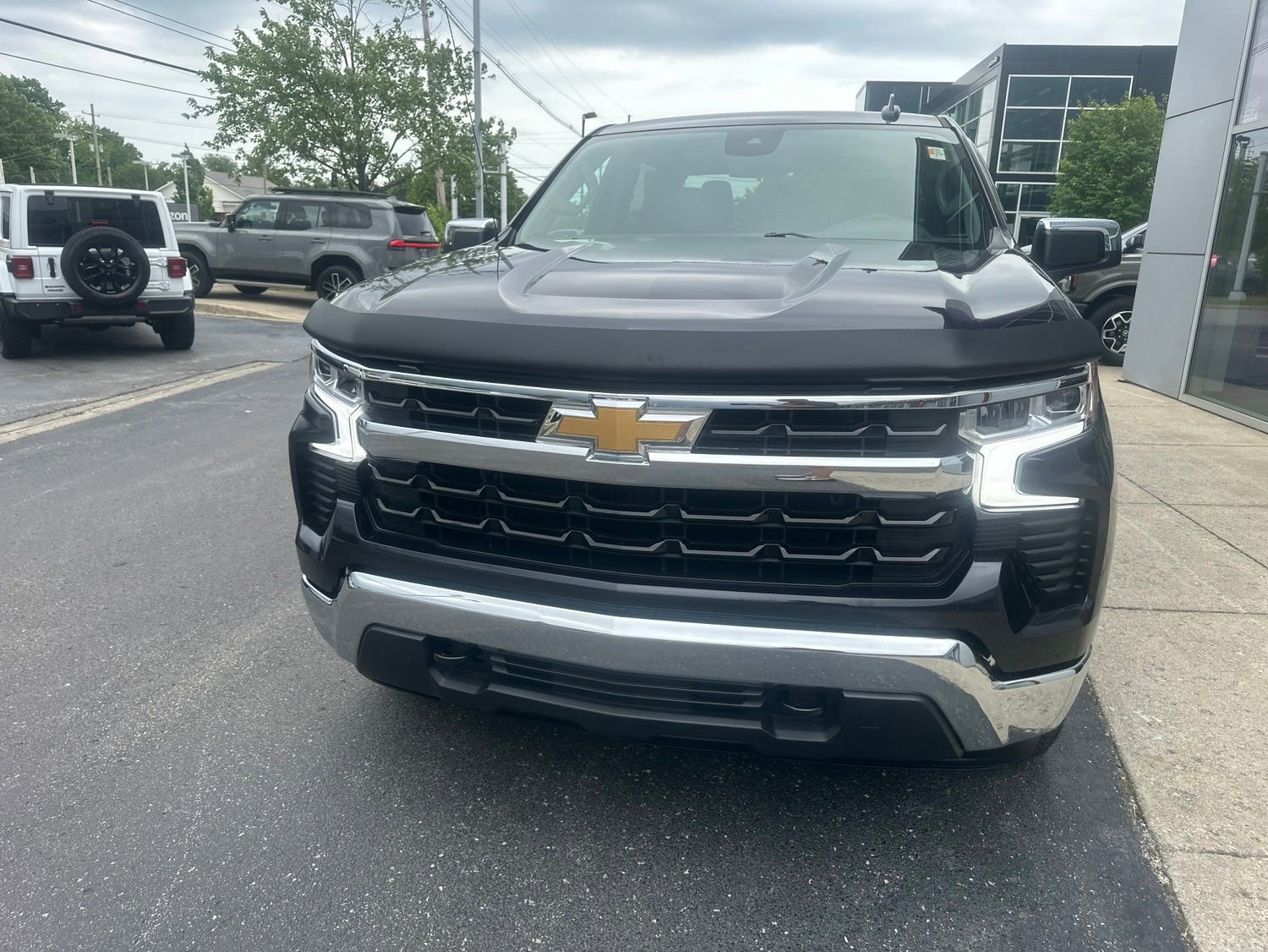 Used 2024 Chevrolet Silverado 1500 LT w/ Z71 Off-Road Package AWD/4WD image 7