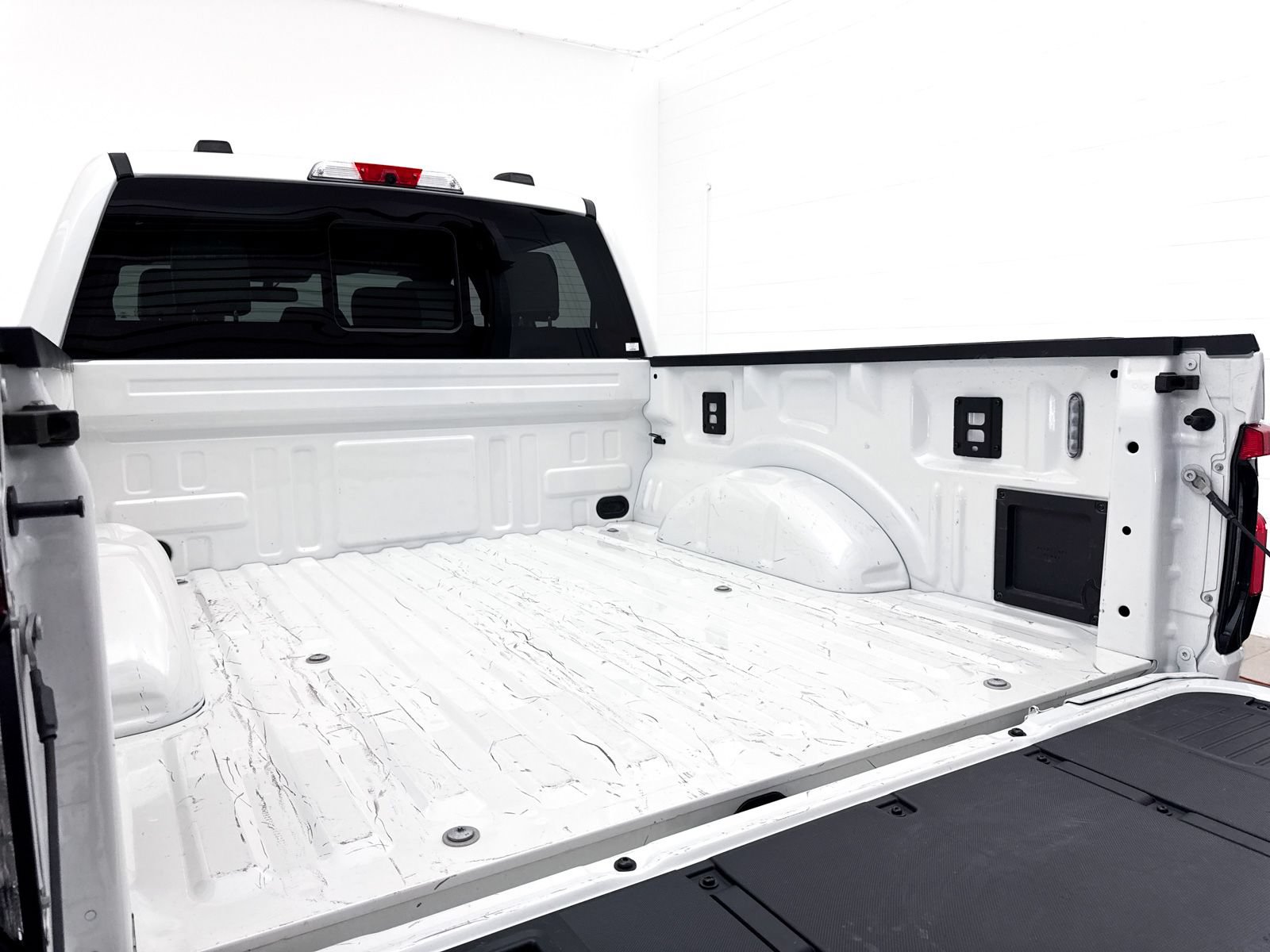 Used 2025 Ford F150 Lightning Platinum AWD/4WD image 11