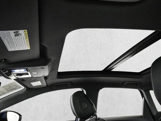 Used 2024 Audi Q4 e-tron Prestige image 16