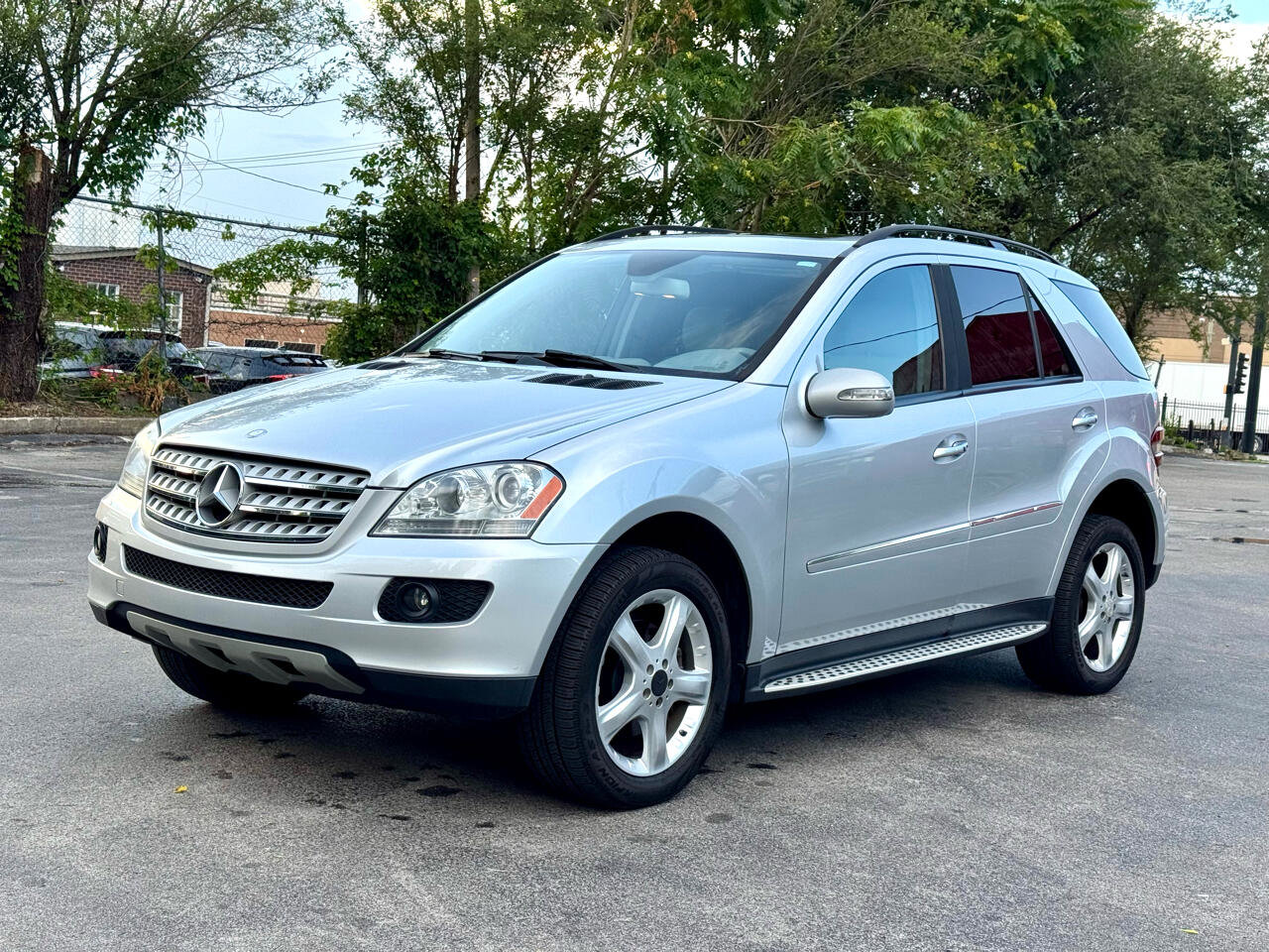 Used 2008 Mercedes-Benz ML 350 4MATIC w/ P1 Pkg image 4