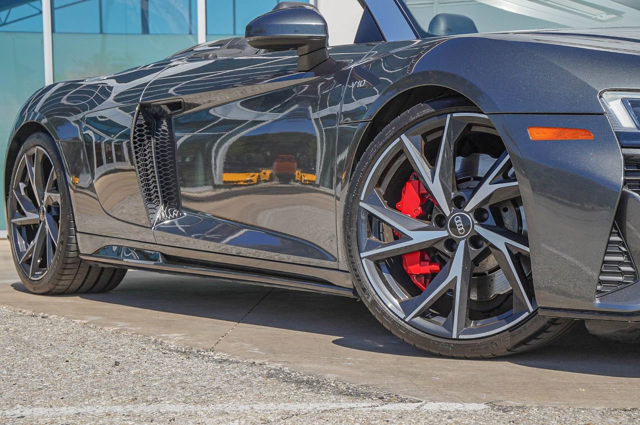 Used 2021 Audi R8 V10 w/ Premium Package image 2