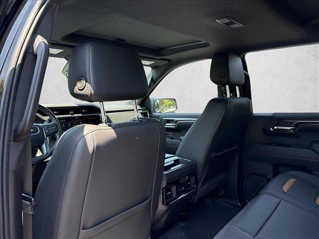 Used 2024 GMC Sierra 1500 AT4 w/ Technology Package AWD/4WD image 18