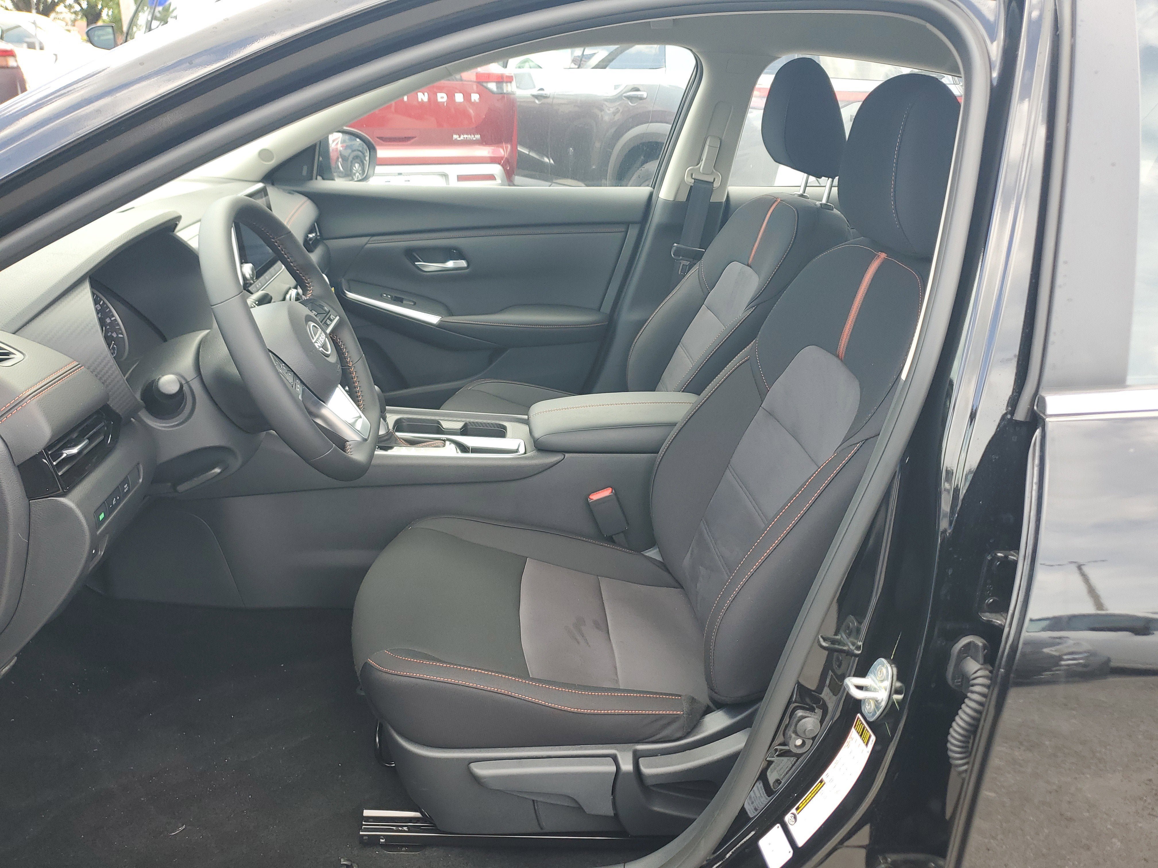New 2025 Nissan Sentra SR w/ Midnight Edition FWD image 15