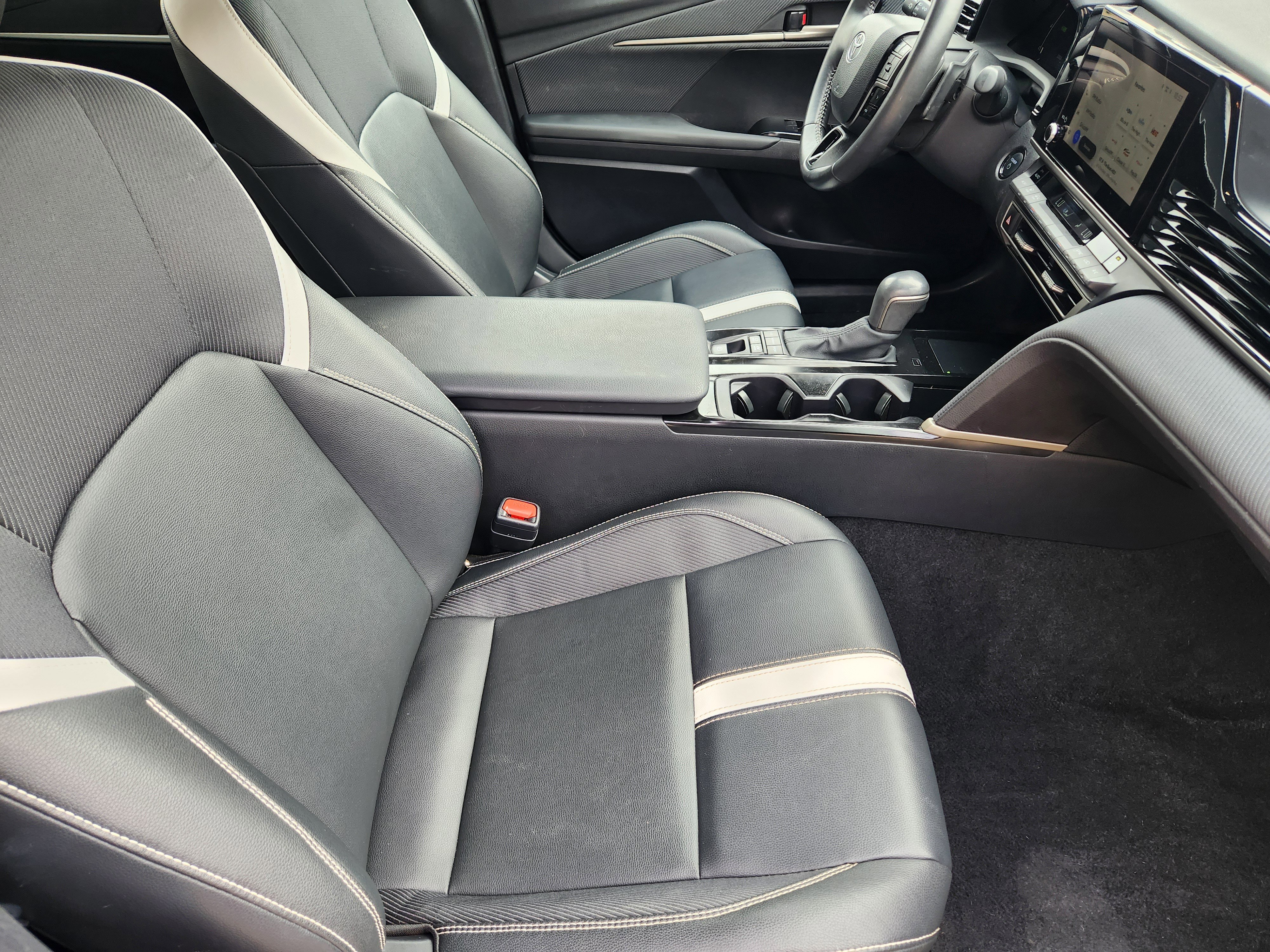 Used 2025 Toyota Camry LE image 14