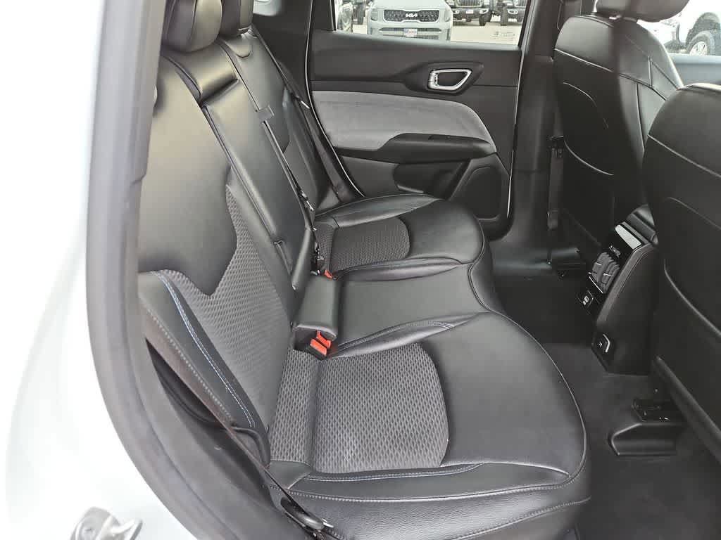 Used 2024 Jeep Compass Latitude AWD/4WD image 27