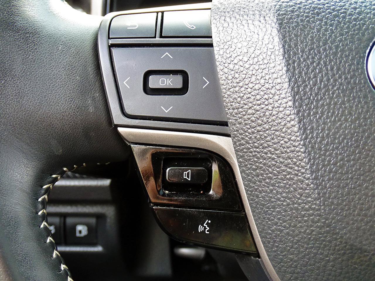 Used 2025 Toyota Camry SE w/ Convenience Package FWD image 36